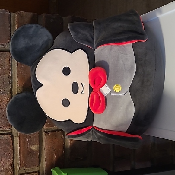 Disney Other - Disney squish mickey Dracula